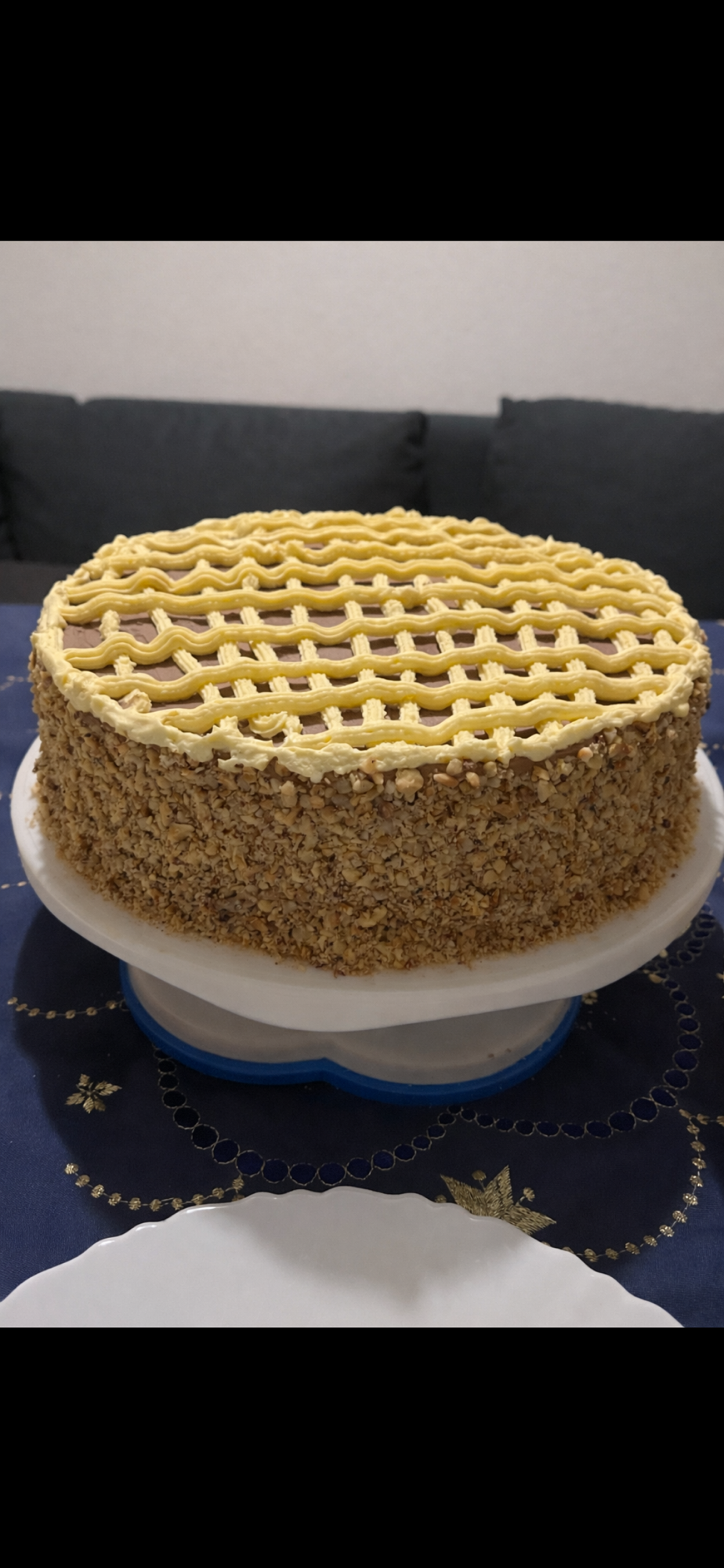 Tort fără făină cu nucă și foi de bezea – cremă fină