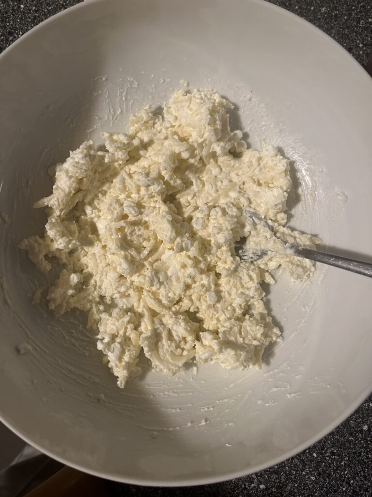 umplutură de brânză pregătită pentru plăcinte rapide”