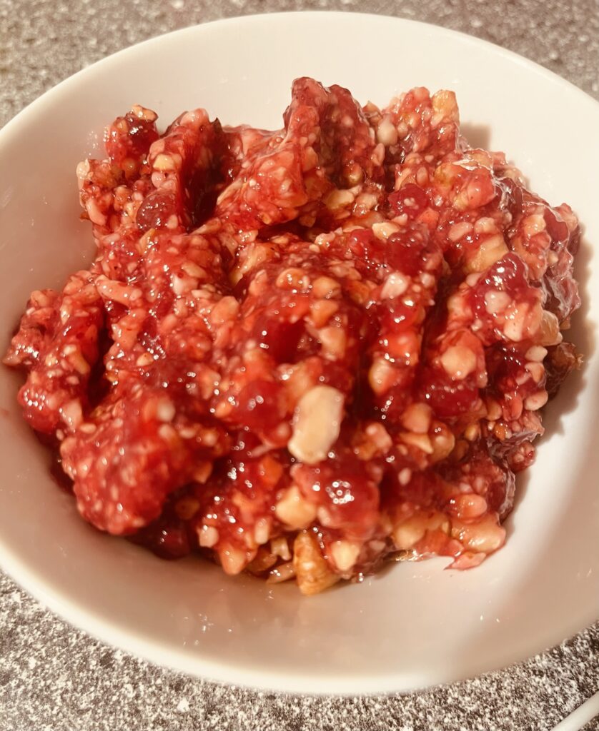 Umplutură din magiun, nucă și vișine pentru cornulețe